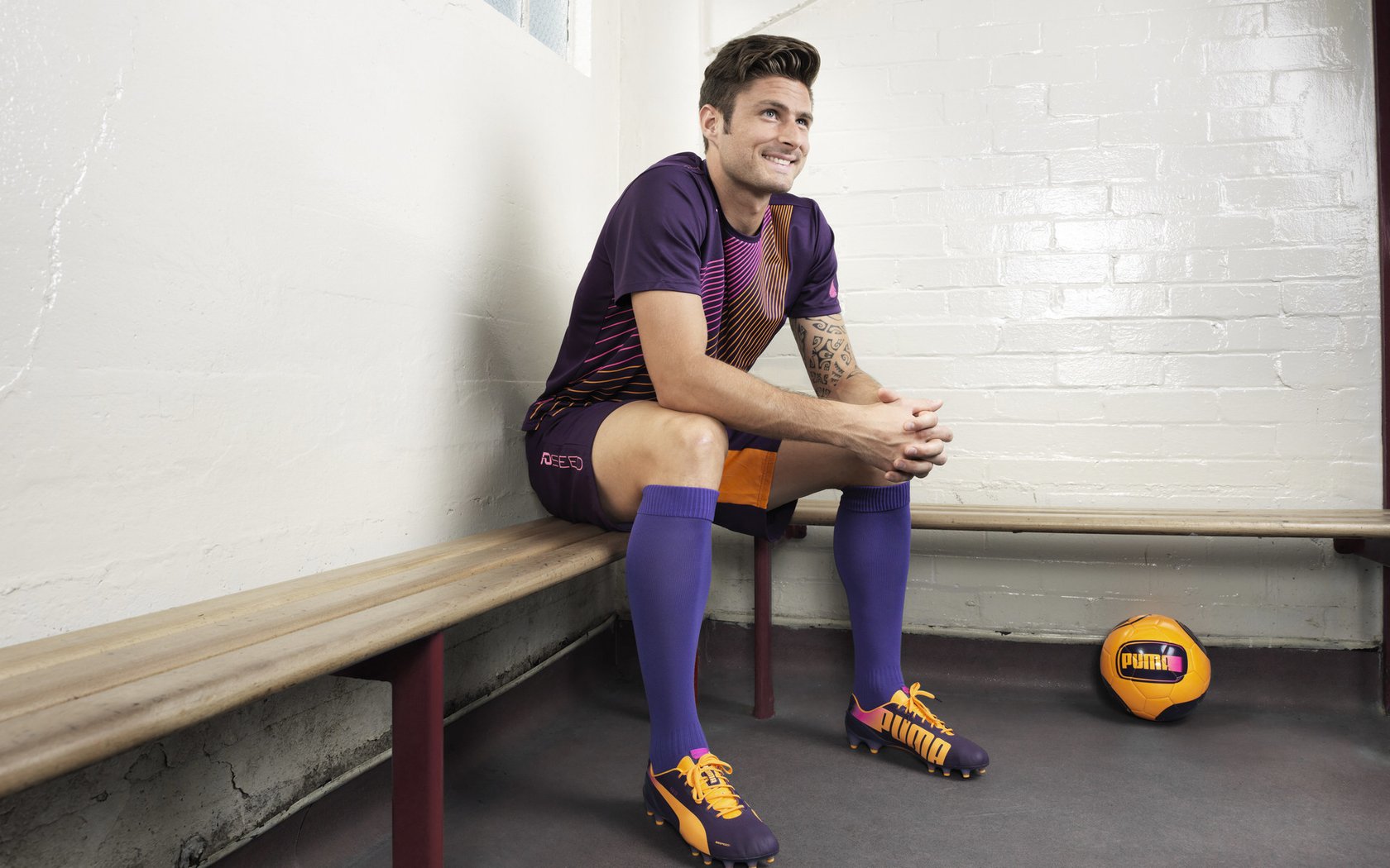 职业联赛品牌建设未形成文化认同感，职业联赛标志