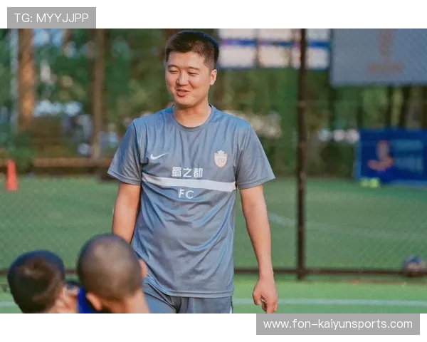 足球青训榜样——优秀教练分享成功经验，足球教练培训视频